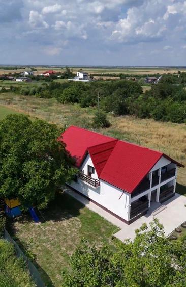 Casă individuală cu 7 camere cu Canalizare în Crevedia