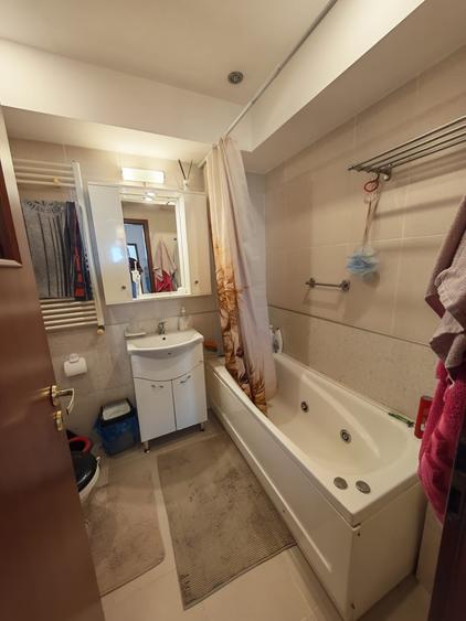Apartament cu 2 camere semidecomandat în Berceni