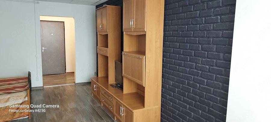 Garsonieră decomandată în Independenței