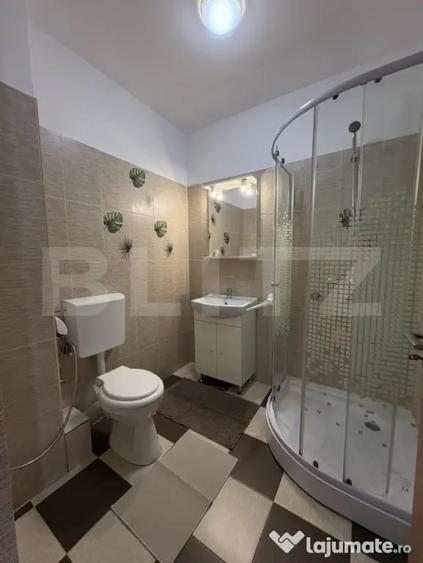Apartament cu 3 camere semidecomandat în Central