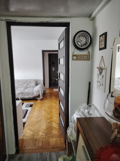 Apartament cu 3 camere semidecomandat în Gara de Nord