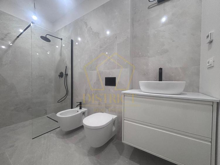 Apartament cu 3 camere decomandat în Complex Studențesc