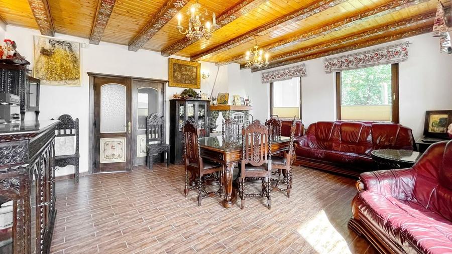Casă individuală cu 11 camere cu Canalizare în Poiana Mărului