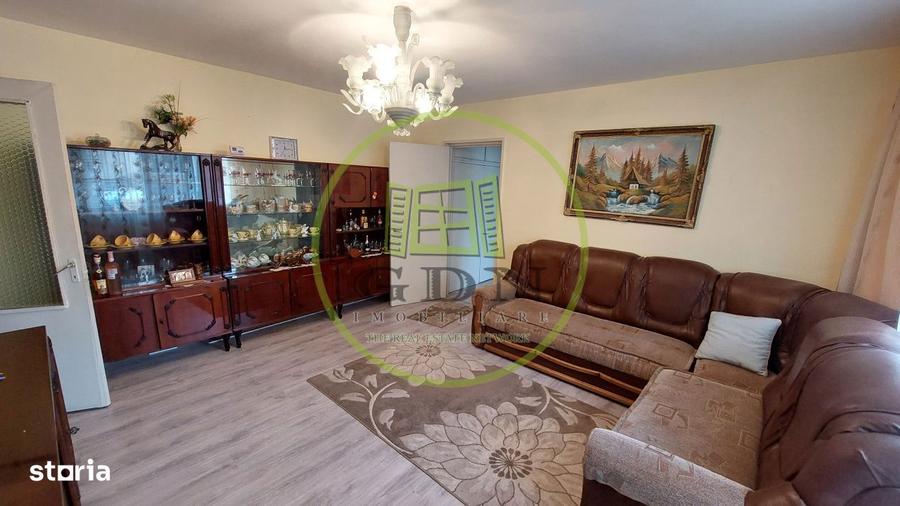 Apartament cu 2 camere semidecomandat în Craiovița Nouă