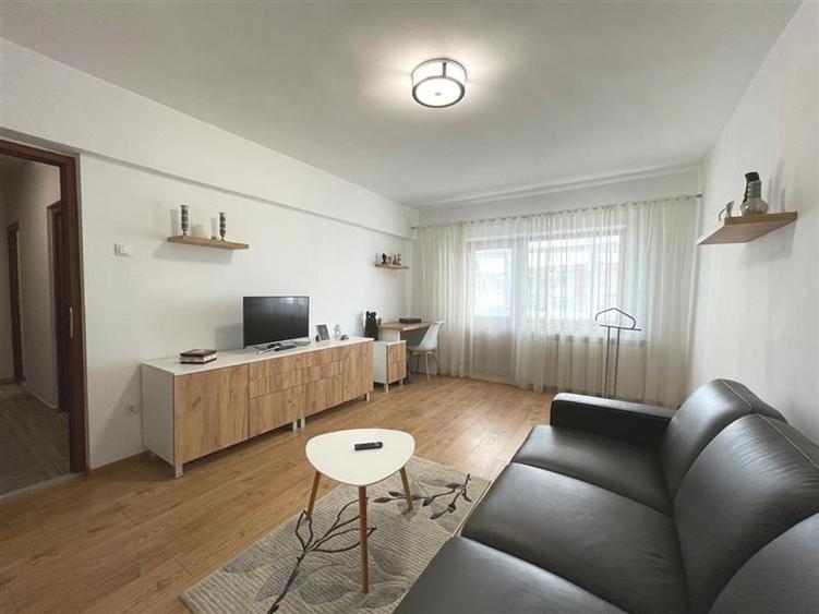 Apartament cu 2 camere decomandat, mobilat în E3