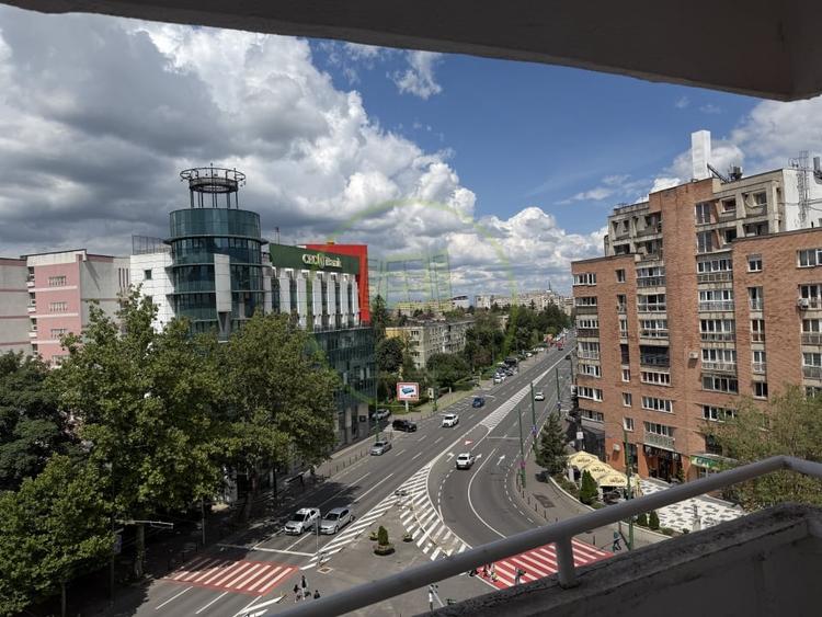 Apartament cu 3 camere decomandat, mobilat în Centrul Civic