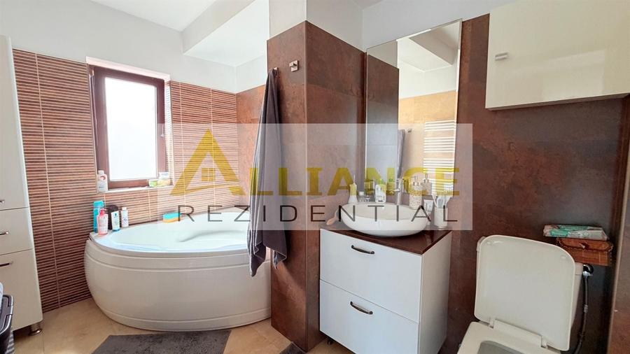 Casă individuală cu 5 camere cu Canalizare în Berceni