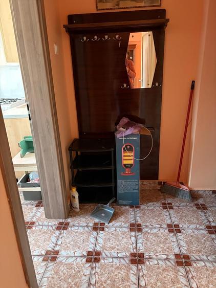 Apartament cu 3 camere semidecomandat în Titan