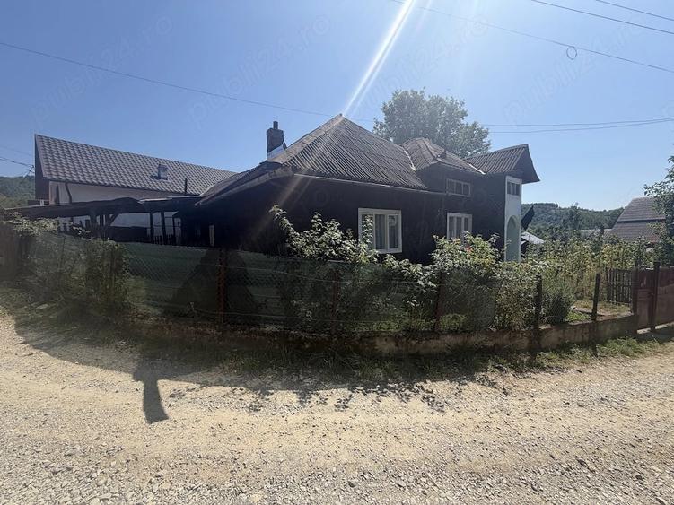 Casă cu Teren 7000 Mp în Central