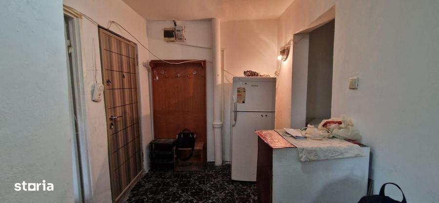 Apartament cu 2 camere decomandat în Podul de Fier