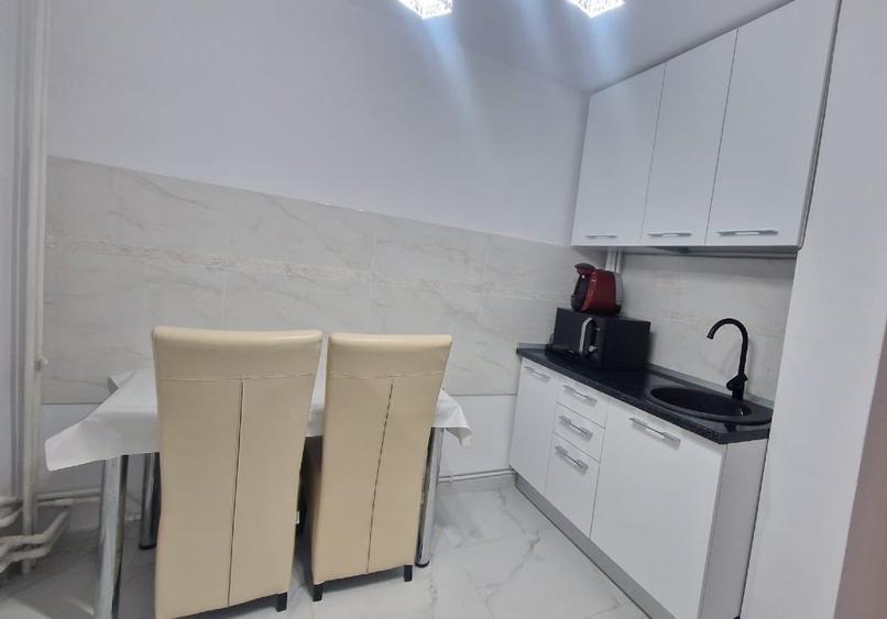 Apartament cu 2 camere decomandat, mobilat în E3