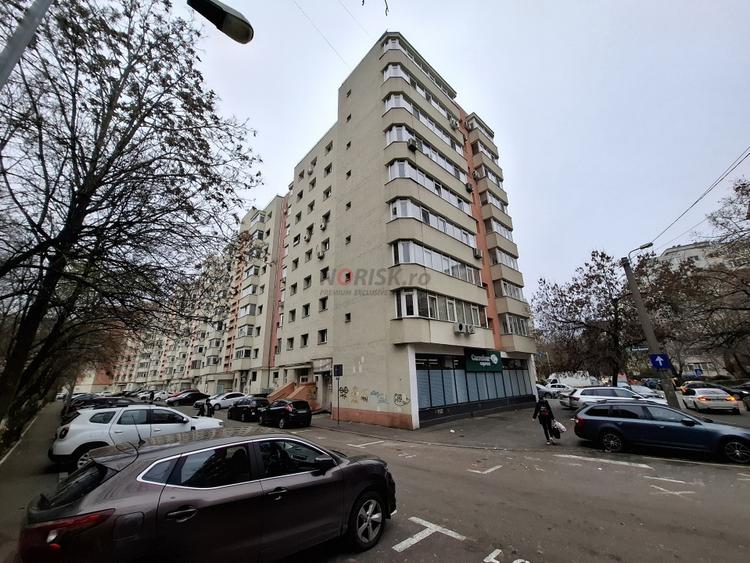 Apartament cu 4 camere semidecomandat în Teiul Doamnei