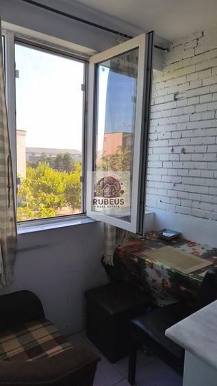 Garsonieră semidecomandată, mobilată în Crihala