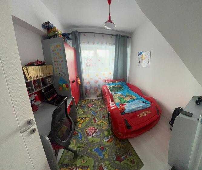 Apartament cu 4 camere decomandat în Exterior Vest