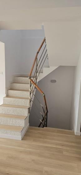 Duplex cu 5 camere cu Canalizare în Băneasa