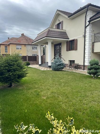 Casă cu 4 camere cu Teren 750 Mp în Central