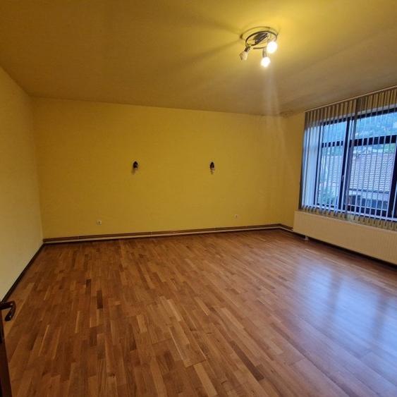 Penthouse cu 7 camere decomandat în Muncitoresc