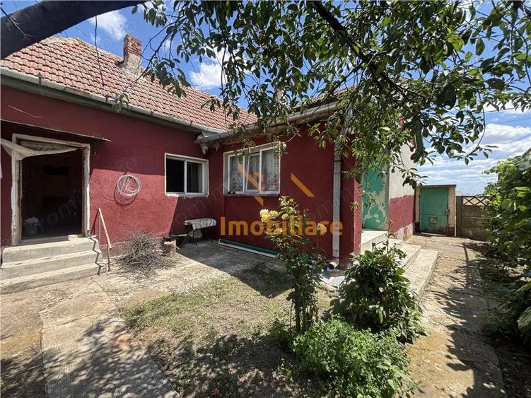 Casă cu 3 camere cu Teren 1654 Mp în Cefa