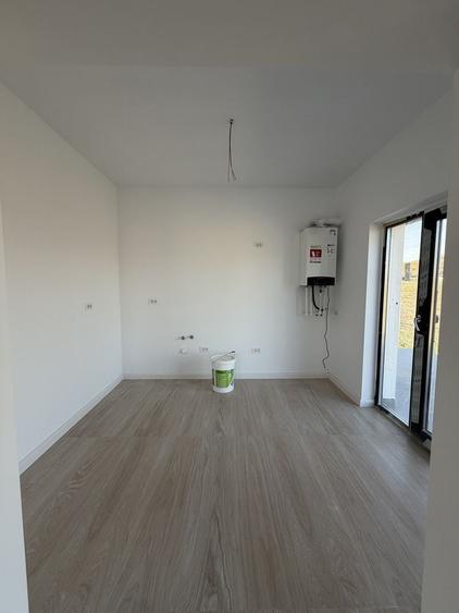 Casă cu 4 camere în Valea Adâncă