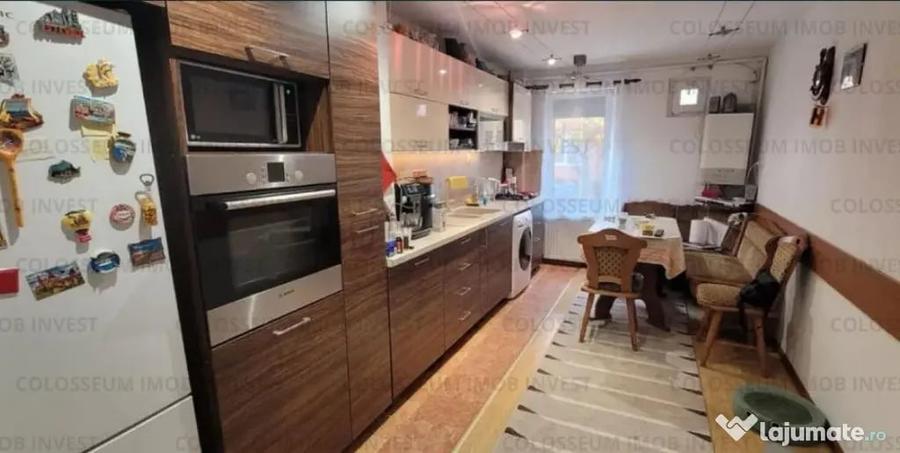 Apartament cu 3 camere decomandat în Craiter
