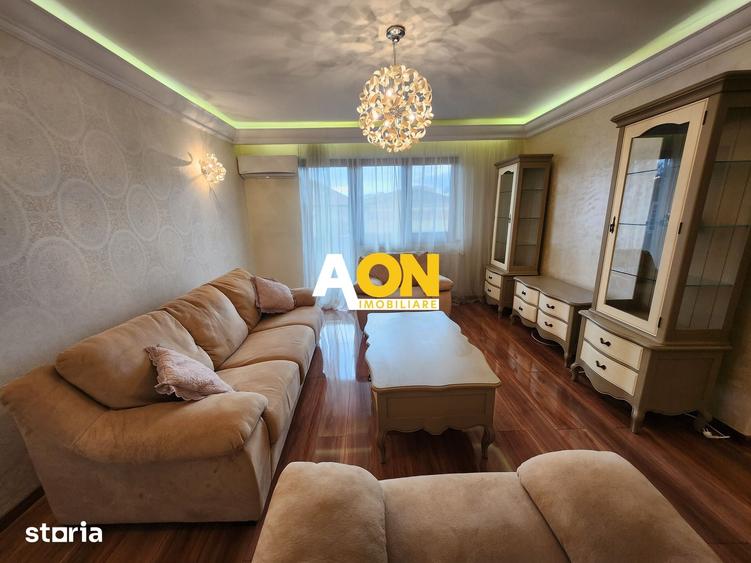 Apartament cu 3 camere în Cetate