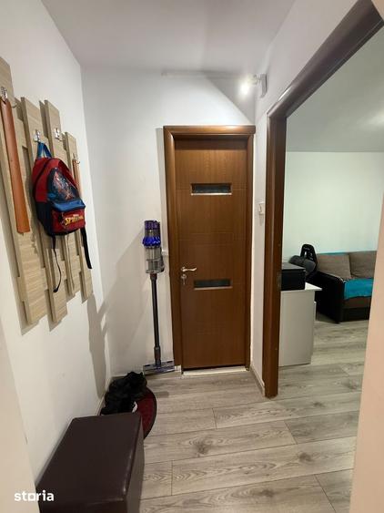 Apartament cu 3 camere decomandat în Craiovița Nouă