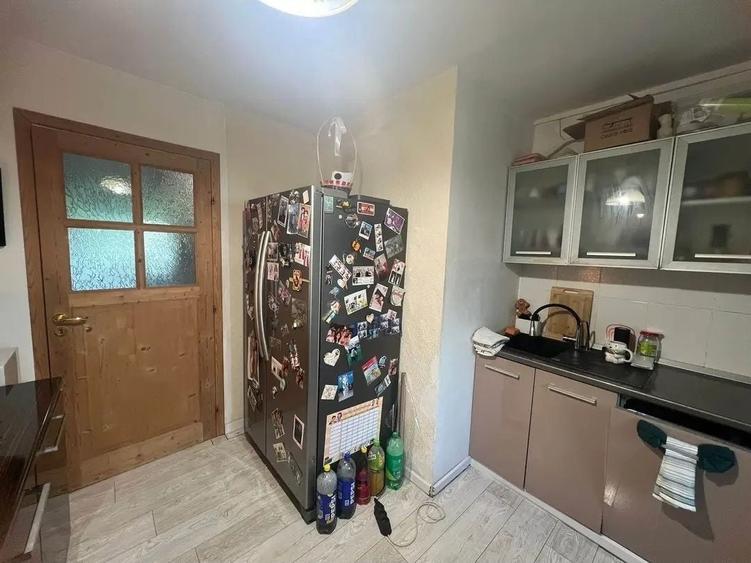 Apartament cu 3 camere decomandat în Exterior Vest