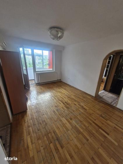 Apartament cu 2 camere semidecomandat în Craiovei