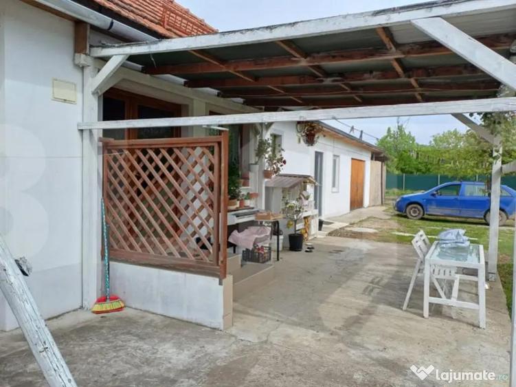 Casă cu 2 camere cu Teren 1800 Mp în Vârfurile