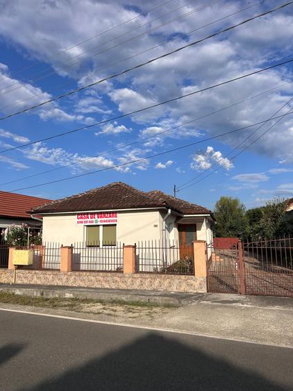 Casă cu 4 camere în Peștișu Mare