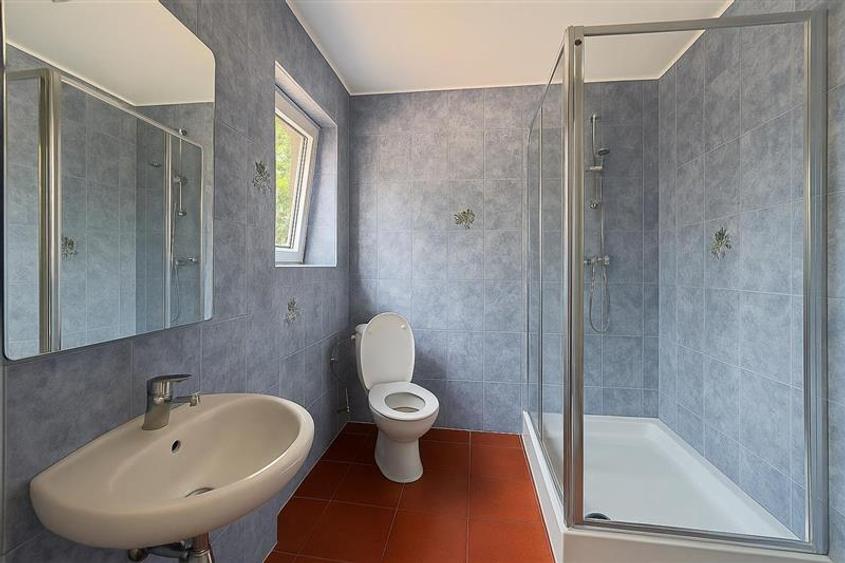 Casă individuală cu 10 camere cu Canalizare în Baciu
