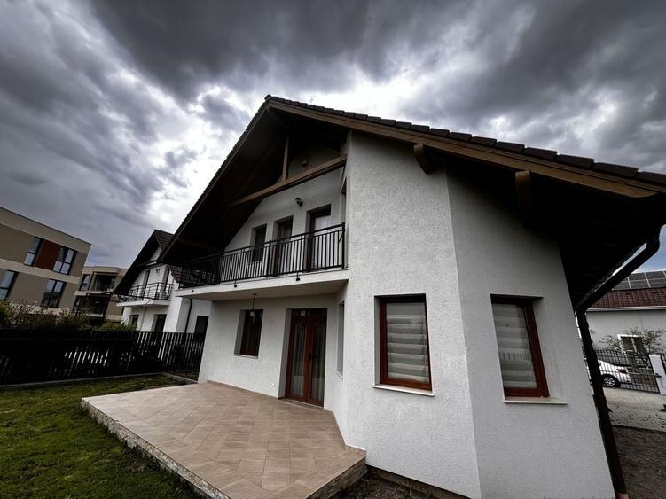 Casă cu 4 camere în Sântana de Mureș