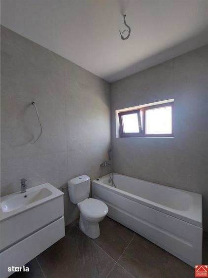 Casă cu 4 camere cu Teren 400 Mp în Vladimirescu