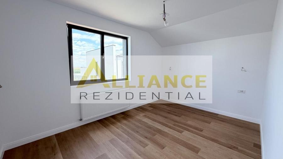 Casă individuală cu 5 camere cu Canalizare în Berceni