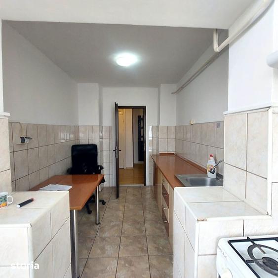Apartament cu 3 camere decomandat, mobilat în Micro 17