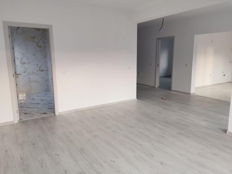 Casă cu 3 camere cu Teren 130 Mp în Vânători