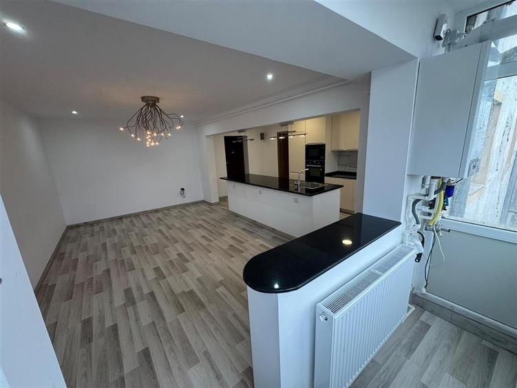 Apartament cu 3 camere decomandat, mobilat în Ultracentral