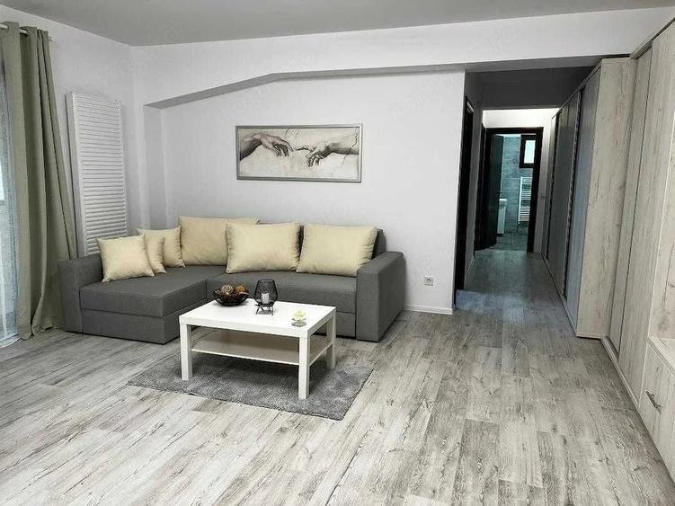 Apartament cu 3 camere decomandat în Central