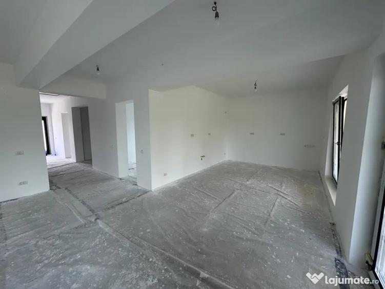 Casă cu 7 camere în Crevedia