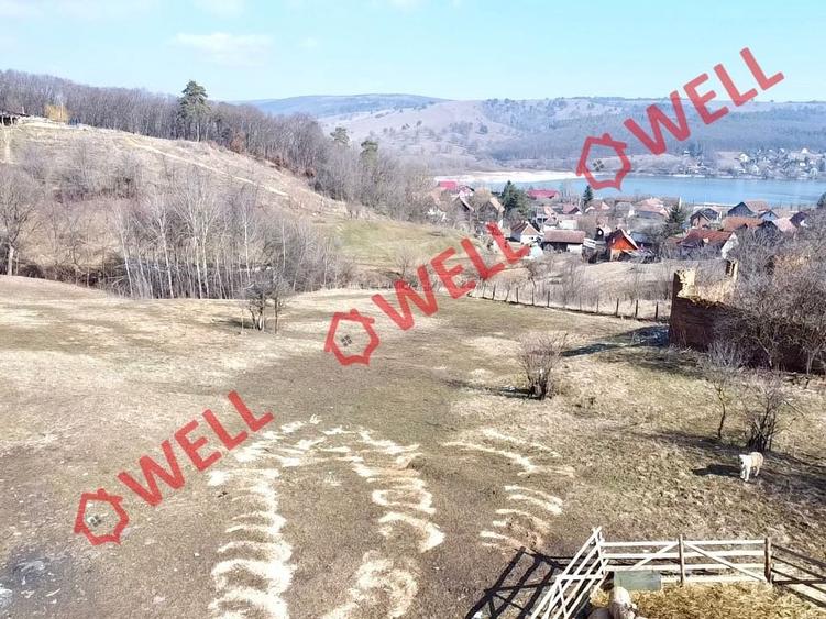 Teren intravilan de 2675 mp, în Pădureni
