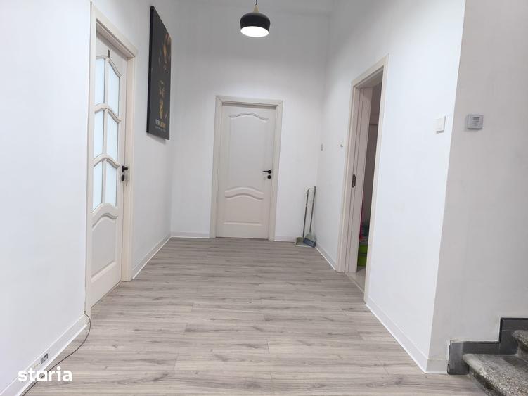 Spațiu comercial, de 809.89 mp, în Gara