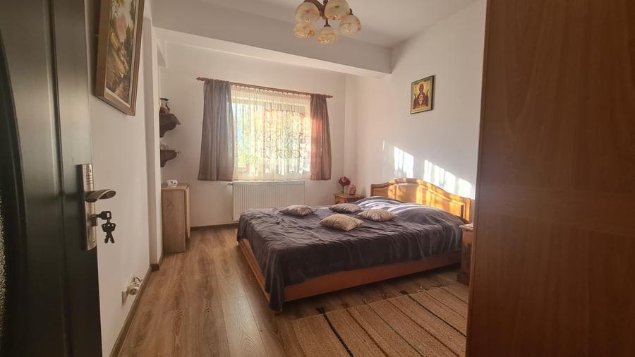 Apartament cu 3 camere decomandat în Sud