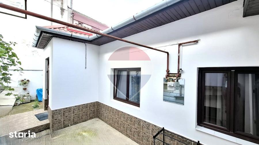 Casă cu 2 camere decomandat cu Teren 36 Mp în Central