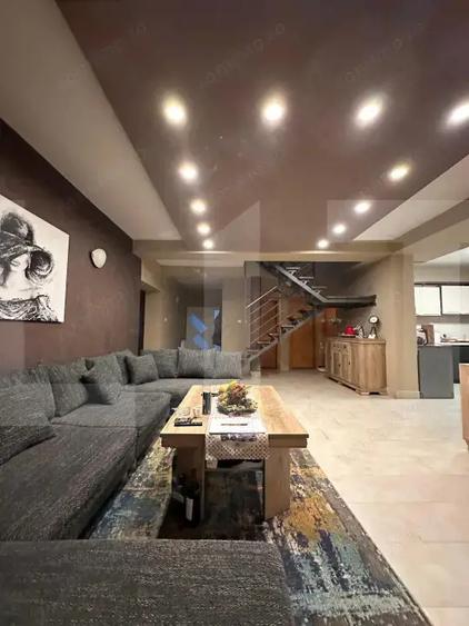 Apartament cu 4 camere decomandat în Central