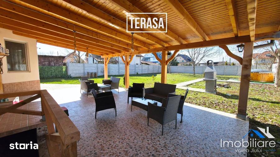 Casă cu 6 camere cu Teren 1400 Mp în Central