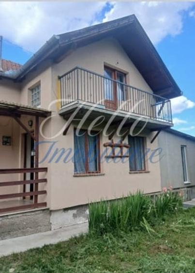 Casă individuală cu 3 camere cu Canalizare în Luna de Sus
