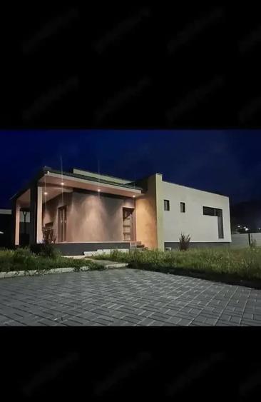 Casă cu 3 camere cu Teren 300 Mp în Budeasa