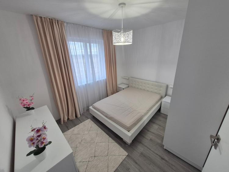 Apartament cu 2 camere decomandat în Girocului