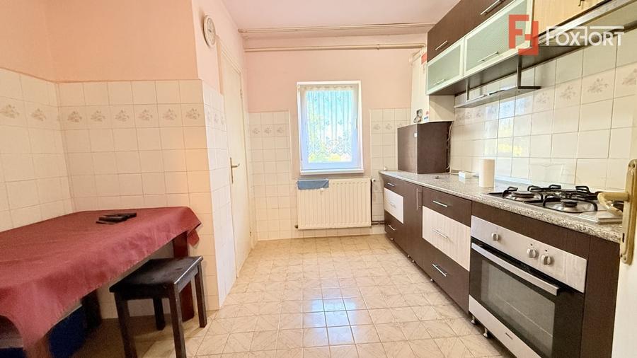 Apartament cu 3 camere decomandat, mobilat în Aradului