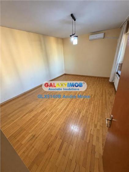 Apartament cu 5 camere decomandat în Decebal